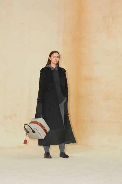 Look 16